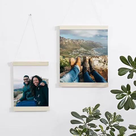 Stwórz DIY nowoczesny wieszak na plakaty z KODAK MOMENTS i otrzymaj spersonalizowany prezent w kilka minut.